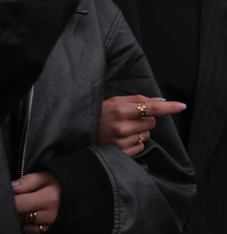 Sistie 2ND forgyldt stålring Camellia