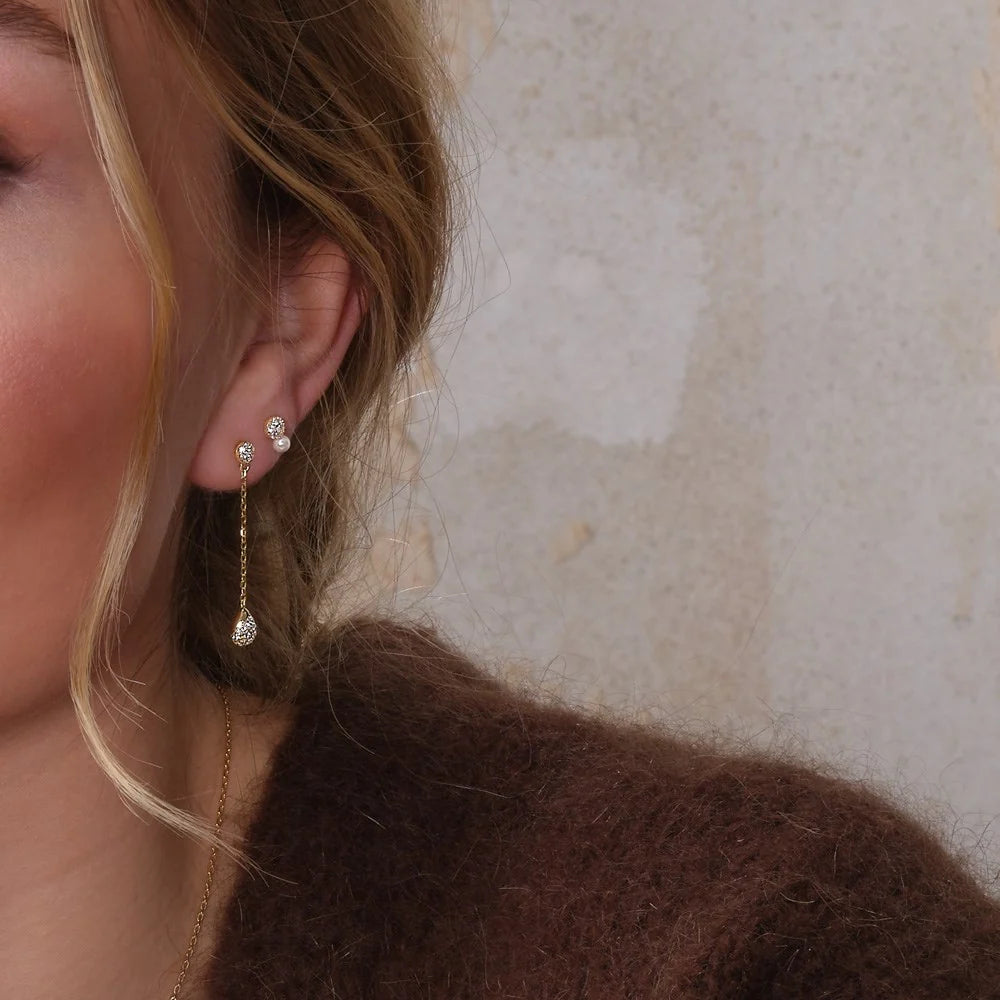 TiaNor ørestikker med perle og zirkonia
