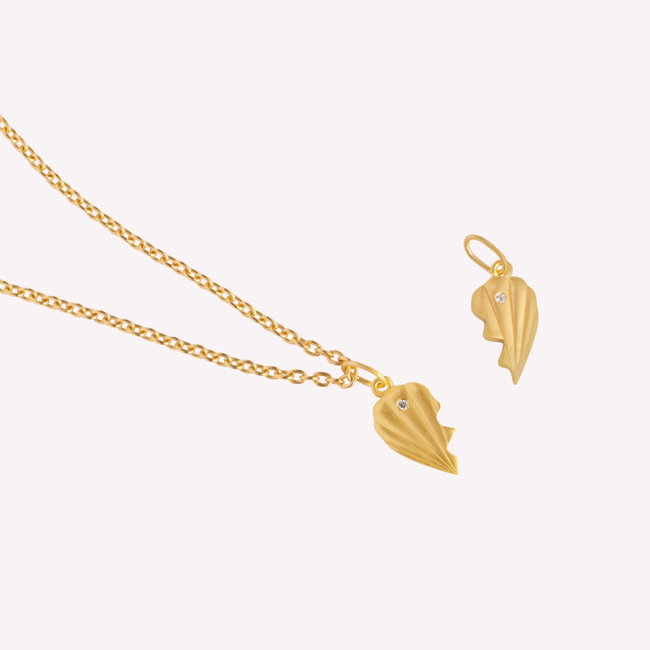 Just Love knæk-hjerte vedhæng