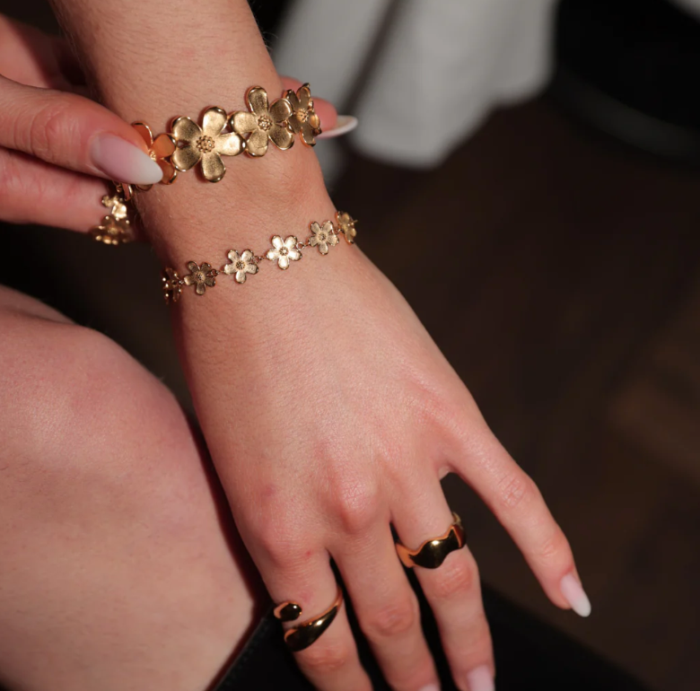 Sistie 2ND forgyldt stålarmbånd Camellia