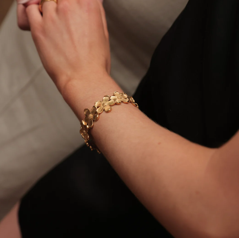 Sistie 2Nd forgyldt stålarmbånd Camellia