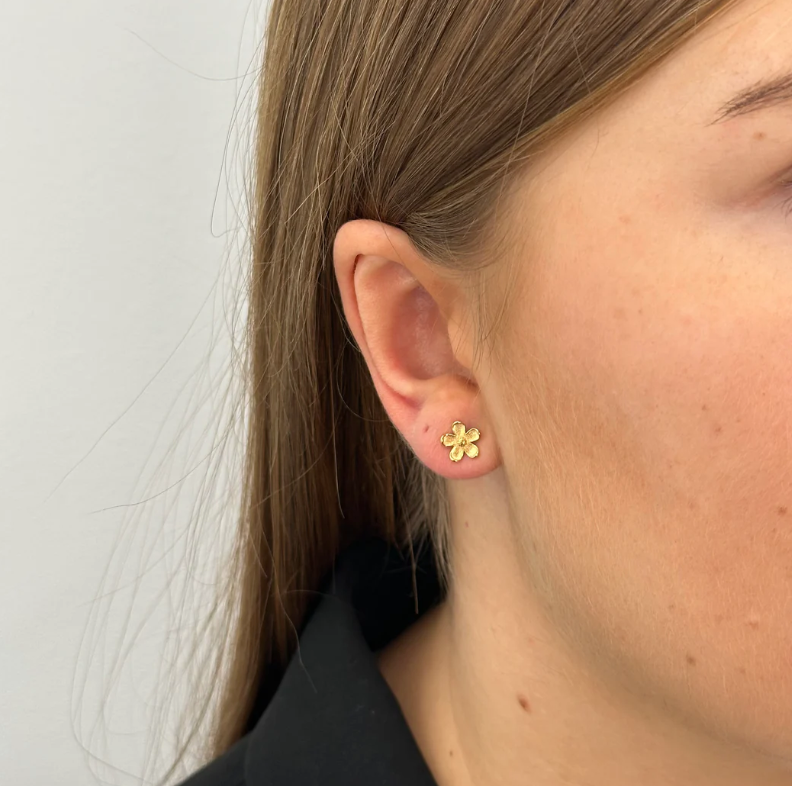 Sistie 2ND forgyldt stål ørestikker Camellia