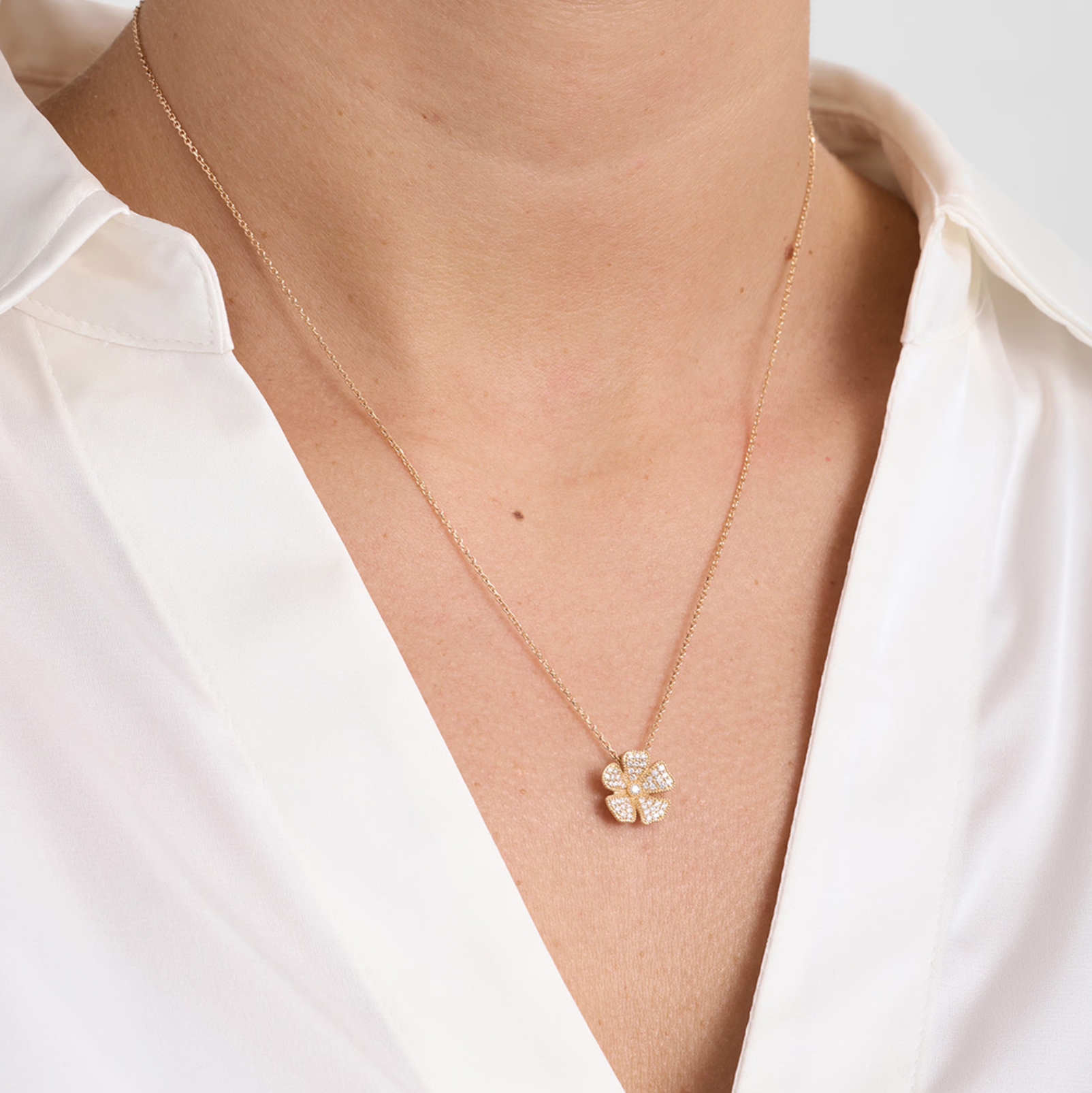 Fleur vedhæng 14 kt. guld m. brillanter