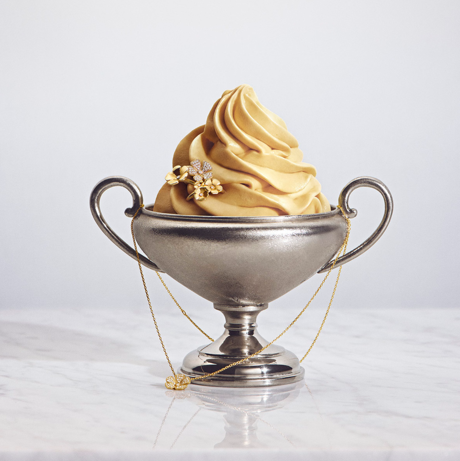 Fleur vedhæng 14 kt. guld m. brillanter