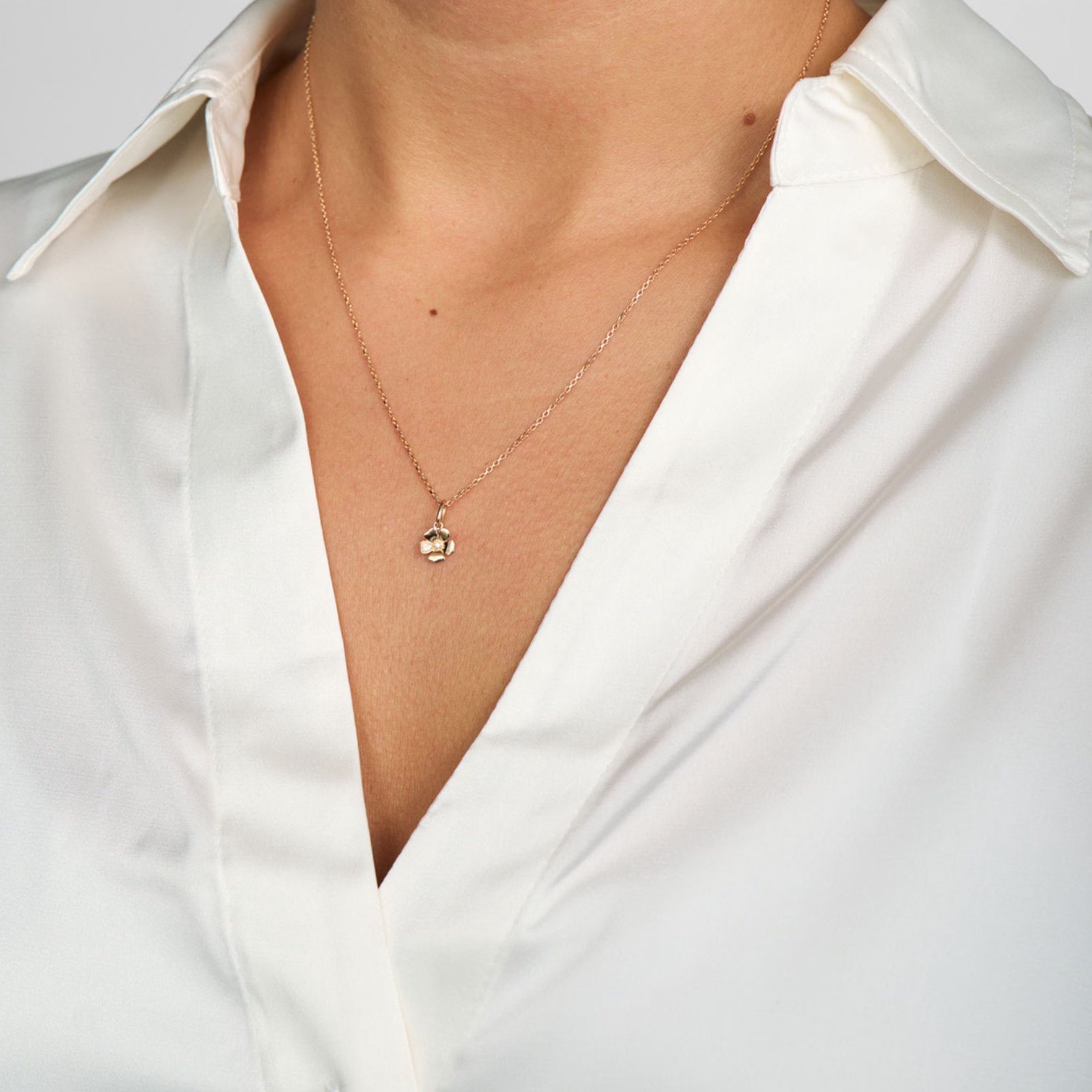 Fleur vedhæng 14 kt. guld m. brillanter