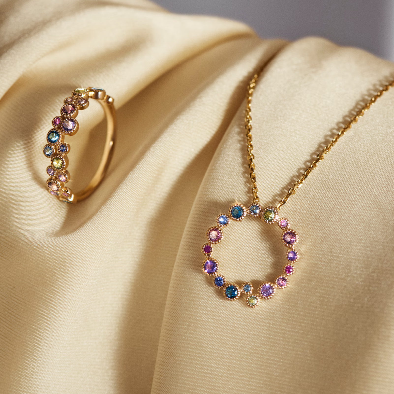LUXURY RAINBOW Petite vedhæng i 14 kt. guld m. ægte sten