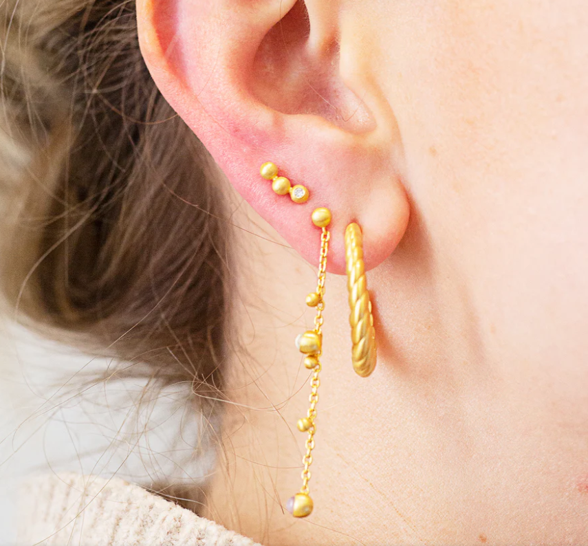 Pebbles 3, ørestikker