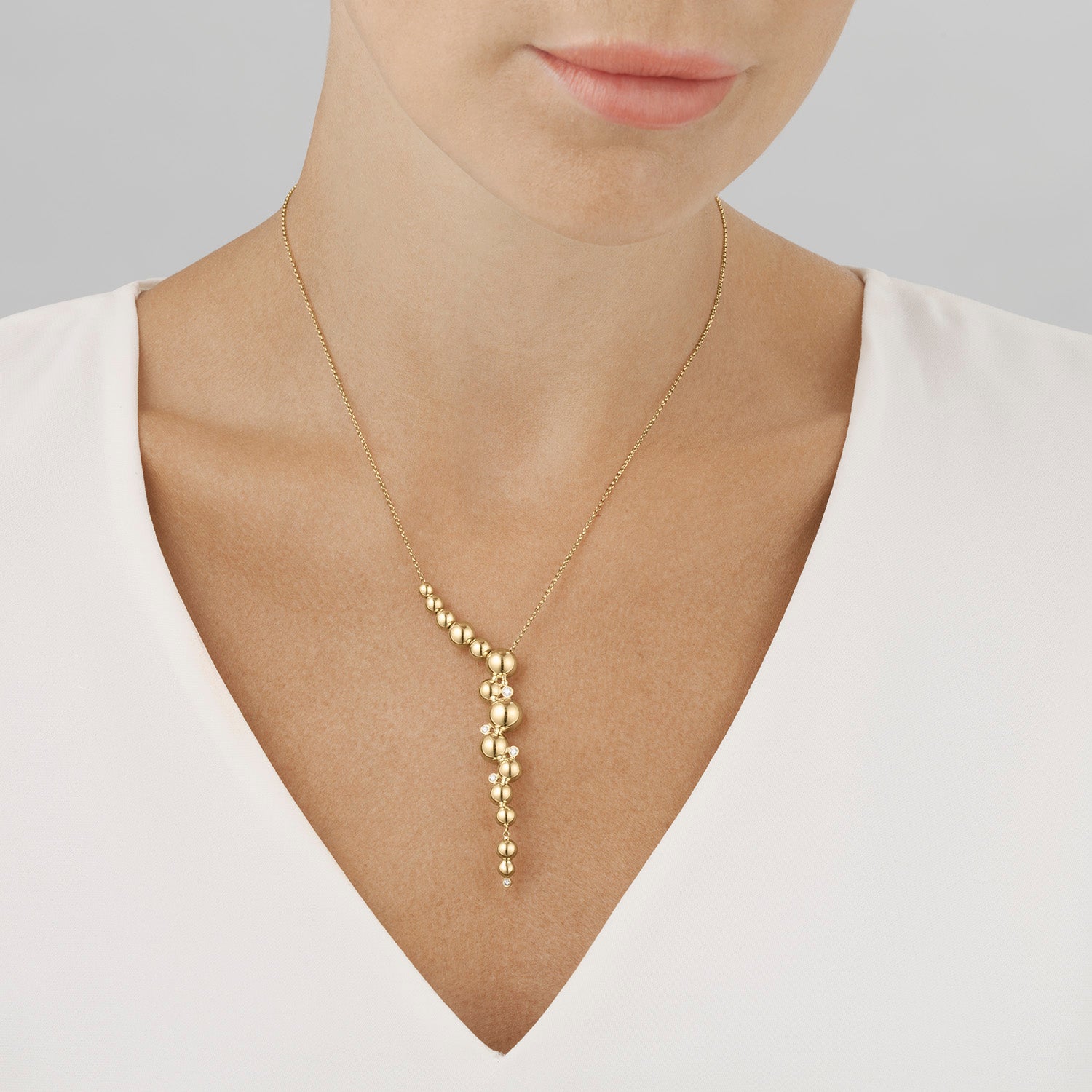 Moonlight Grapes halskæde med vedhæng. - Sct. Mathias Ure & Guld