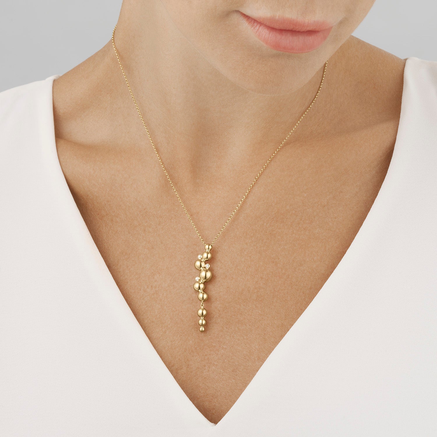 Moonlight Grapes kæde med vedhæng - Sct. Mathias Ure & Guld