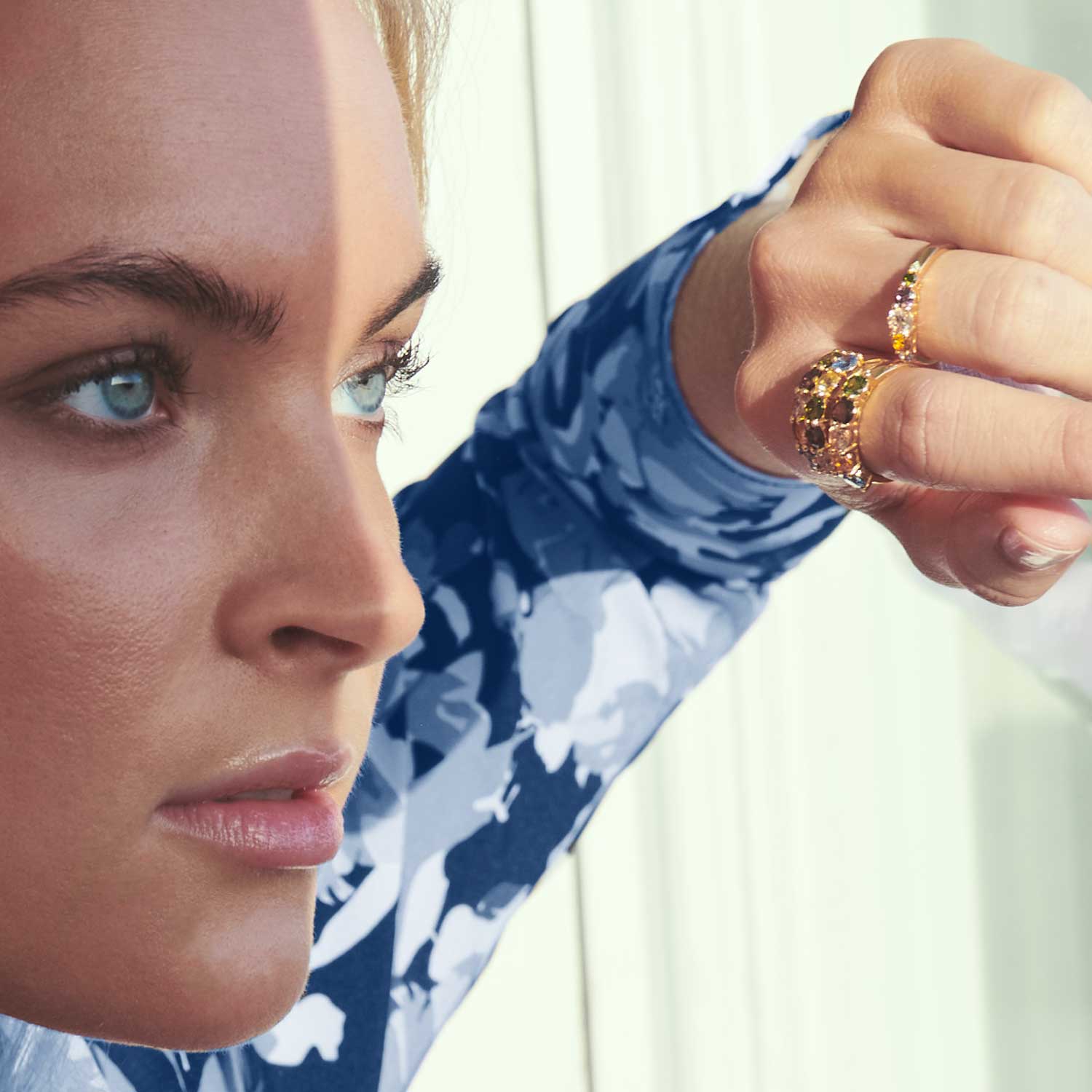 Belluno forgyldt ring m. farvede zirkonia